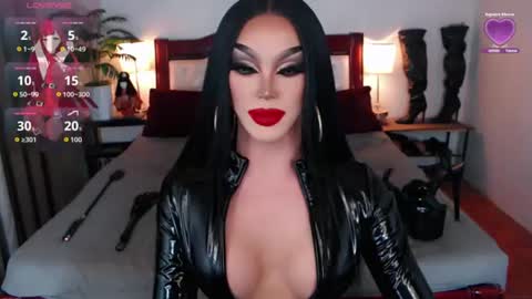 Snapshot of jenifers_body chatting on August 2, 2026, 5:39 am Queen Jenifer online show from August 2, 2026, 5:39 am