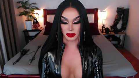 Snapshot of jenifers_body chatting on August 7, 2026, 6:04 am Queen Jenifer online show from August 7, 2026, 6:04 am