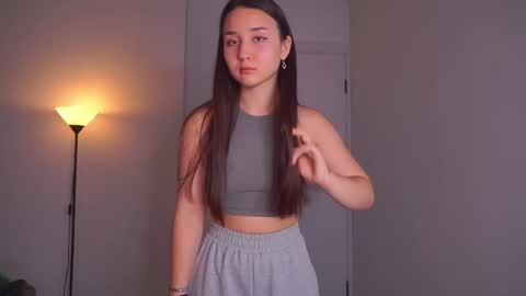 Molly online show from November 1, 2025, 4:03 am