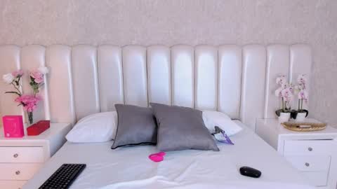 Snapshot of jenifferlopez_ chatting on November 7, 2025, 8:20 pm Samanta online show from November 7, 2025, 8:20 pm