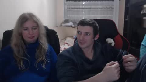 Snapshot of jenisandpeter chatting on February 5, 2025, 9:07 pm JenisAndPeter online show from February 5, 2025, 9:07 pm