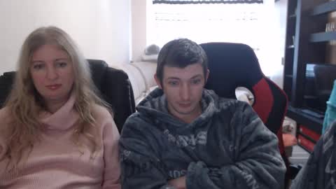 Snapshot of jenisandpeter chatting on February 10, 2025, 10:20 am JenisAndPeter online show from February 10, 2025, 10:20 am