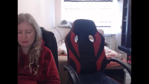 Snapshot of jenisandpeter chatting on February 12, 2025, 10:14 am JenisAndPeter online show from February 12, 2025, 10:14 am