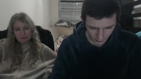 Snapshot of jenisandpeter chatting on February 19, 2025, 5:49 pm JenisAndPeter online show from February 19, 2025, 5:49 pm