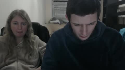 Snapshot of jenisandpeter chatting on February 19, 2025, 9:03 pm JenisAndPeter online show from February 19, 2025, 9:03 pm