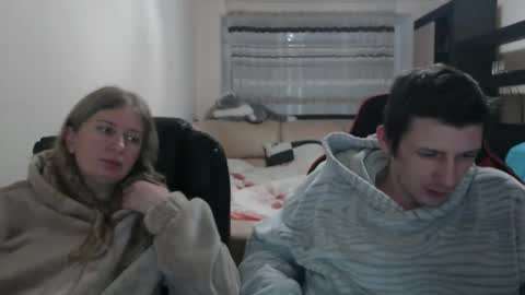 Snapshot of jenisandpeter chatting on February 23, 2025, 4:13 pm JenisAndPeter online show from February 23, 2025, 4:13 pm