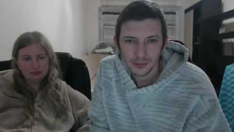 Snapshot of jenisandpeter chatting on February 25, 2025, 9:13 pm JenisAndPeter online show from February 25, 2025, 9:13 pm