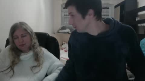 Snapshot of jenisandpeter chatting on February 27, 2025, 8:42 pm JenisAndPeter online show from February 27, 2025, 8:42 pm
