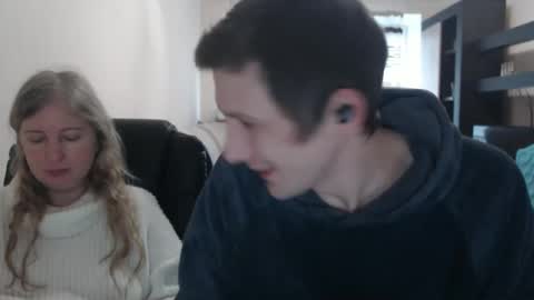 Snapshot of jenisandpeter chatting on February 28, 2025, 7:37 am JenisAndPeter online show from February 28, 2025, 7:37 am