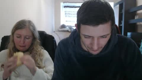 Snapshot of jenisandpeter chatting on March 7, 2025, 1:51 pm JenisAndPeter online show from March 7, 2025, 1:51 pm