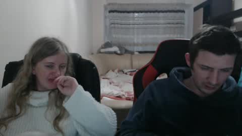Snapshot of jenisandpeter chatting on March 7, 2025, 8:11 pm JenisAndPeter online show from March 7, 2025, 8:11 pm