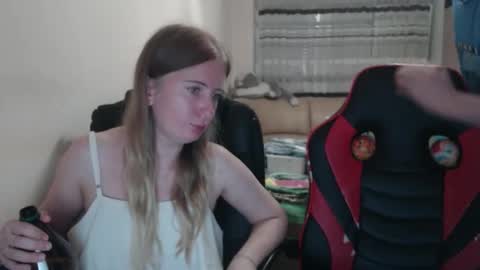 Snapshot of jenisandpeter chatting on September 9, 2025, 5:34 pm JenisAndPeter online show from September 9, 2025, 5:34 pm