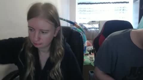 JenisAndPeter online show from September 22, 2025, 5:42 am