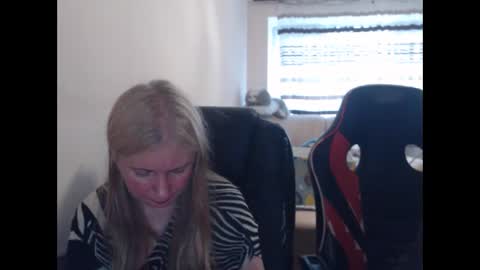 JenisAndPeter online show from May 11, 2026, 4:04 pm