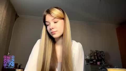 Hey EveryoneIm Kimi  Glad to see you in my room We almost hit 10 Thumb up in one day   online show from February 4, 2026, 1:17 pm