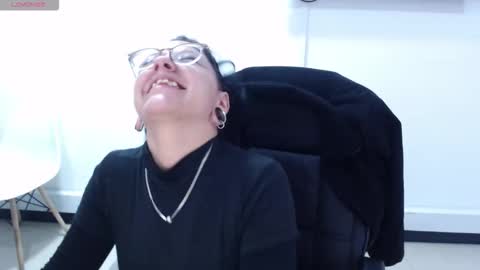 jenn online show from October 30, 2025, 4:19 pm