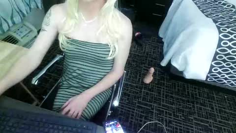 Jenna Cross online show from December 21, 2024, 12:20 am