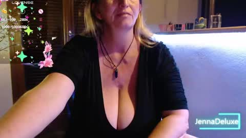 Snapshot of jennadeluxe chatting on May 31, 2026, 6:53 pm Jenna online show from May 31, 2026, 6:53 pm