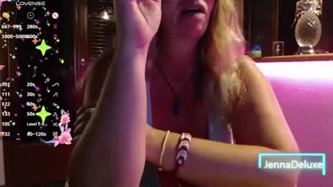 Snapshot of jennadeluxe chatting on June 17, 2026, 6:42 pm Jenna online show from June 17, 2026, 6:42 pm