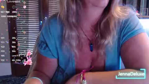 Snapshot of jennadeluxe chatting on July 4, 2026, 4:07 am Jenna online show from July 4, 2026, 4:07 am