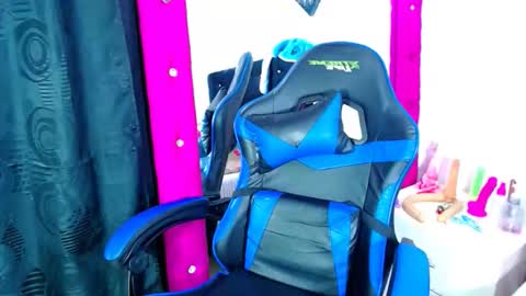 Snapshot of jenng18 chatting on February 3, 2026, 6:22 am jenn online show from February 3, 2026, 6:22 am