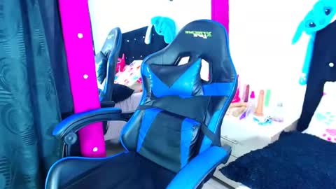 jenn online show from February 17, 2026, 3:36 am