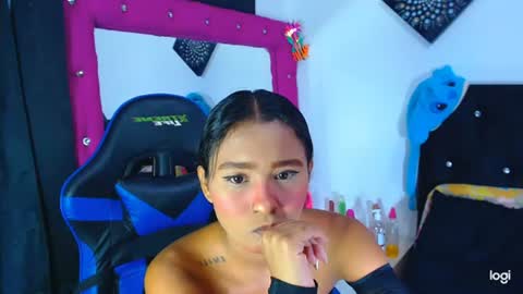 Snapshot of jenng18 chatting on August 5, 2026, 6:05 am jenn online show from August 5, 2026, 6:05 am