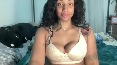 Snapshot of jenni_cash chatting on February 17, 2025, 7:37 am Mistress Jenni online show from February 17, 2025, 7:37 am