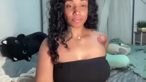 Snapshot of jenni_cash chatting on March 11, 2025, 7:04 am Mistress Jenni online show from March 11, 2025, 7:04 am