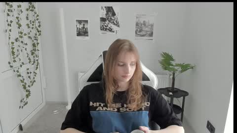 Karla online show from May 27, 2026, 12:24 pm