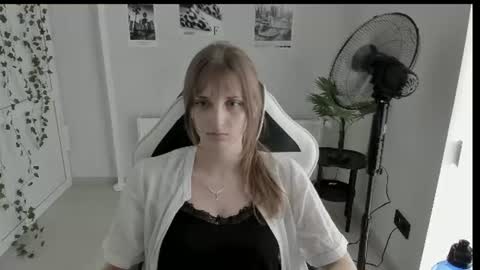 Karla online show from June 10, 2026, 12:37 pm