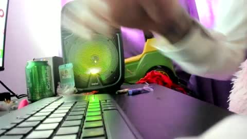 jennifer_bodyy0404 online show from July 11, 2026, 10:33 pm