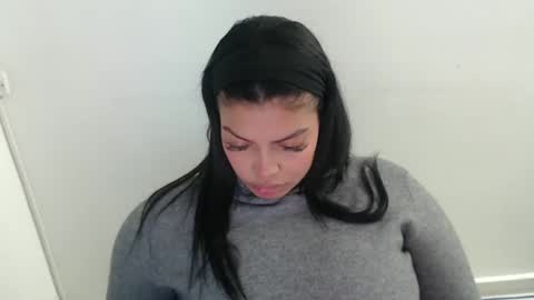 Jenn 3 online show from September 10, 2025, 4:23 am