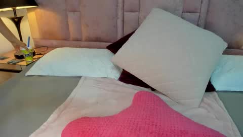 Snapshot of jenniferhillss chatting on October 7, 2025, 6:21 am U can call me Angel online show from October 7, 2025, 6:21 am