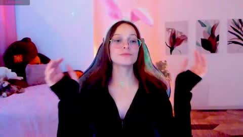 jenniferkiim online show from December 2, 2025, 11:48 am