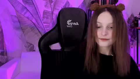 jenniferkiim online show from February 8, 2026, 11:46 am