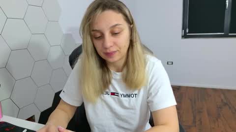 Jenny online show from February 3, 2026, 9:42 pm