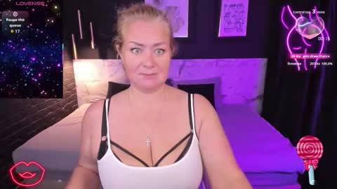 Snapshot of jenniferlight chatting on October 30, 2025, 3:57 pm Jennifer online show from October 30, 2025, 3:57 pm