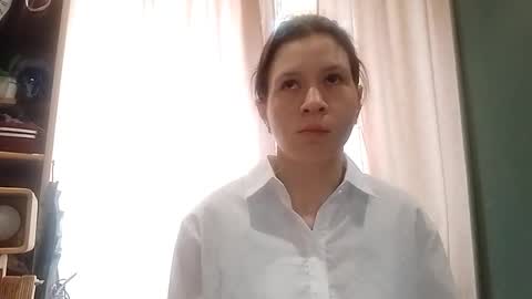 Mia online show from September 18, 2025, 9:44 am