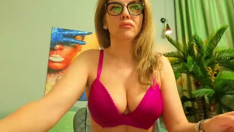 jenniferreys online show from June 30, 2026, 4:35 am