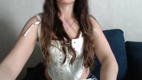 Snapshot of jennnamaaya chatting on May 13, 2026, 8:44 am Jenny online show from May 13, 2026, 8:44 am