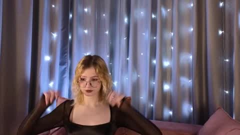 jenny_bunny_ online show from December 8, 2024, 1:24 am