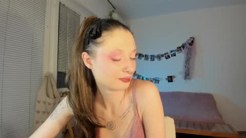 Jennifer Jenny Darling   online show from January 18, 2025, 7:15 pm