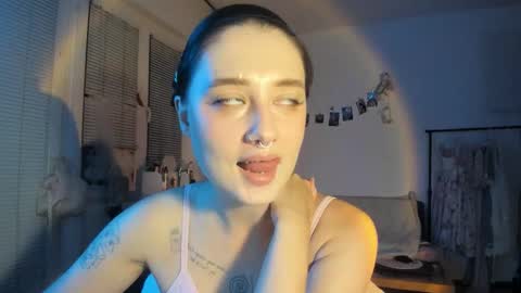 Jennifer Jenny Darling   online show from September 24, 2025, 6:33 pm