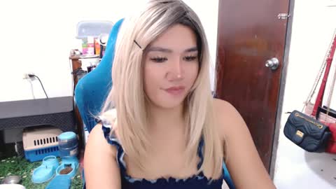 Snapshot of jenny_fromphil chatting on January 16, 2025, 4:07 am Jenny online show from January 16, 2025, 4:07 am