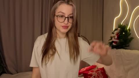 Lora online show from January 12, 2026, 4:50 am