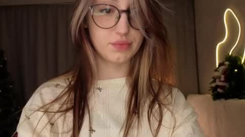 Lora online show from January 17, 2026, 4:39 am