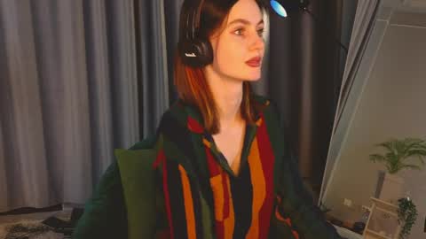 jennyfer_me online show from April 12, 2026, 12:32 pm