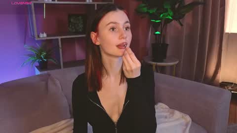 jennyfer_me online show from June 18, 2026, 12:09 pm