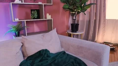 jennyfer_me online show from June 21, 2026, 12:30 pm